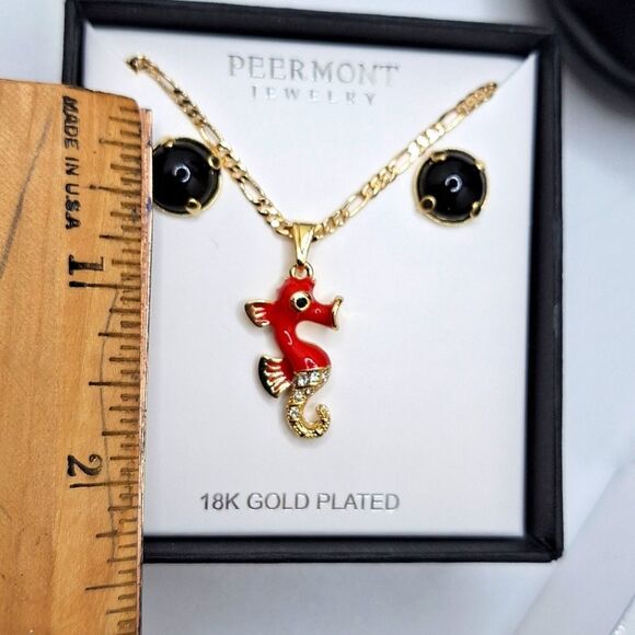 18k gold plated figaro chain with Red seahorse charm pendant black onyx studs - Picture 5 of 12